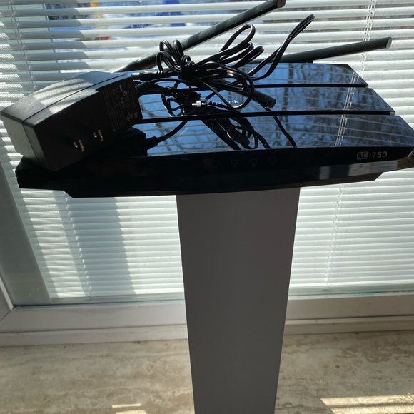 Used electronic equipment, Black TP-Link AC1750 router. - Picture 3 of 6